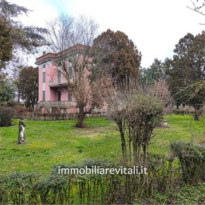 Villa In Vendita a Fiorenzuola d'Arda