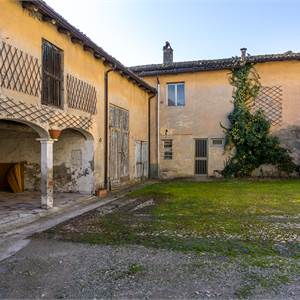 Stabile / Palazzo In Vendita a San Giorgio Piacentino